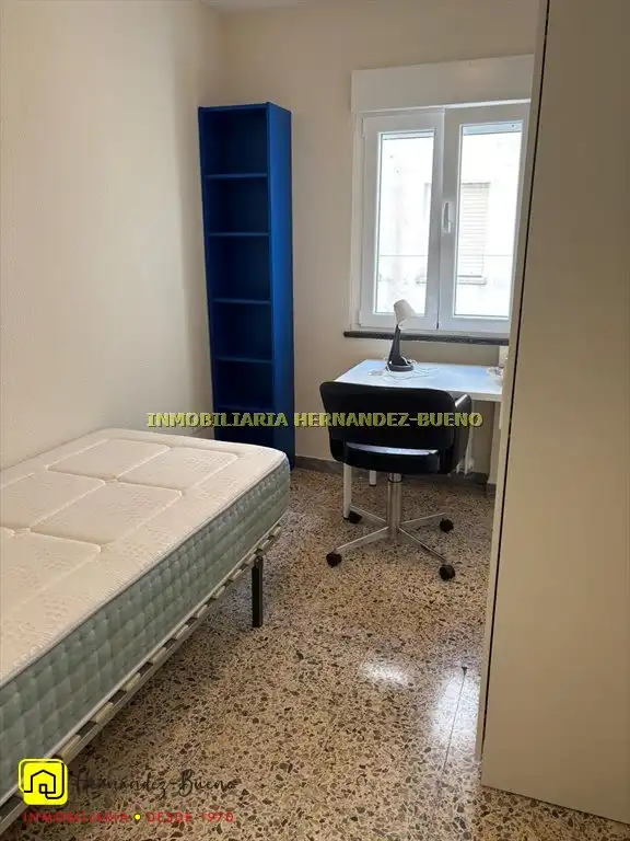 Schlafzimmer von Wohnung zur Miete in Salamanca mit Heizung, Möbliert und Balkon