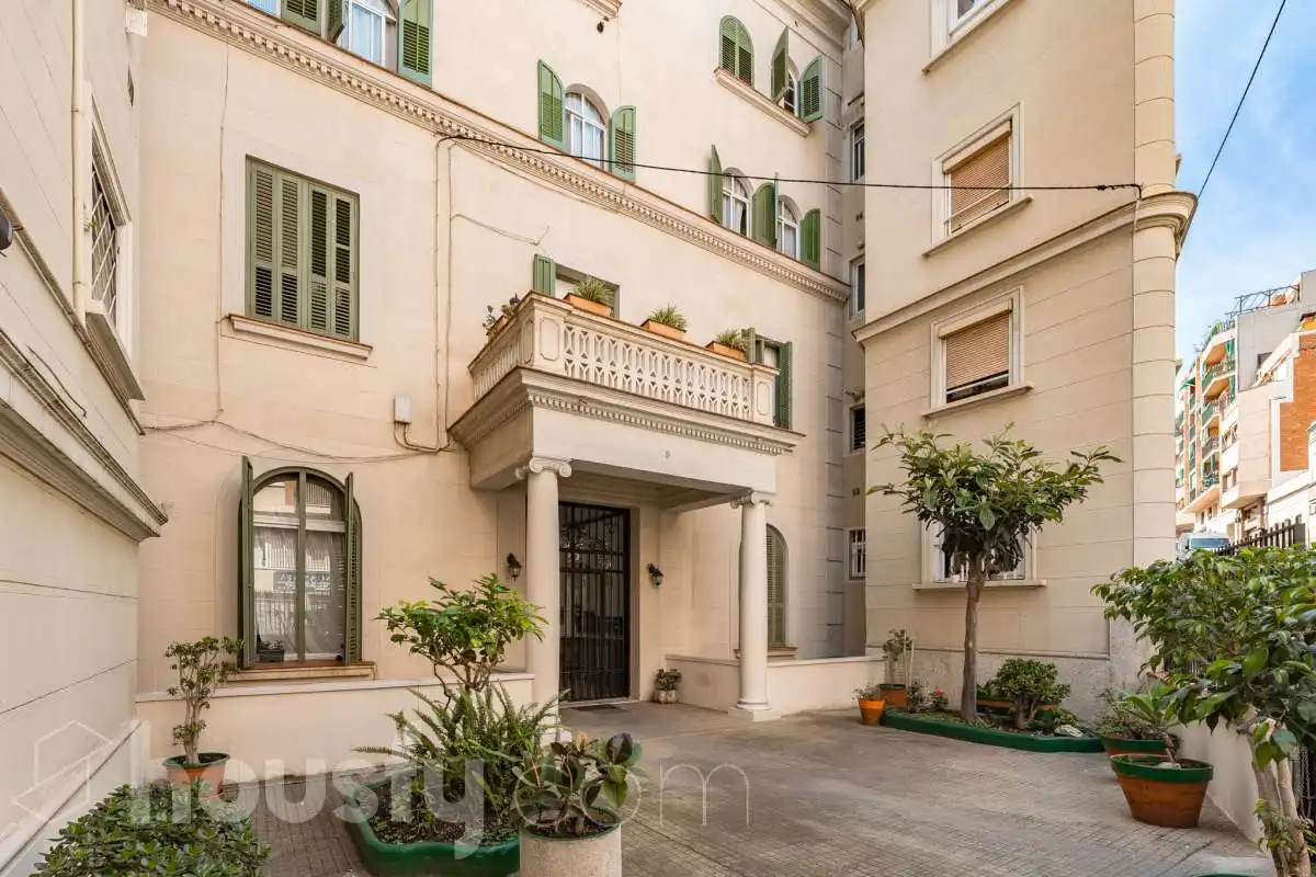 Vista exterior de Piso en venta en Barcelona con Amueblado