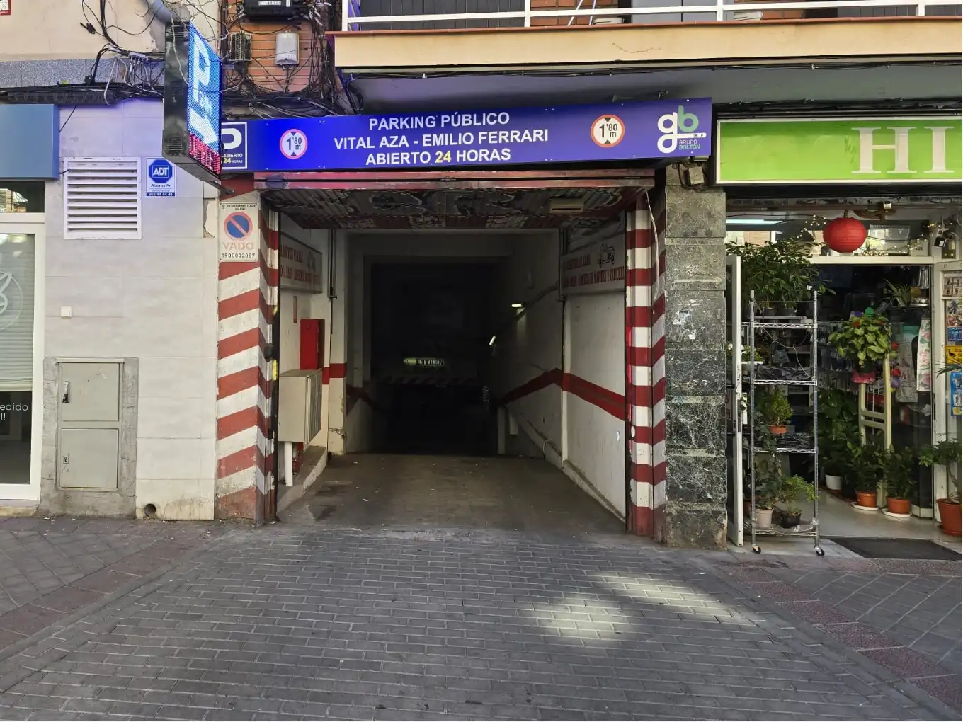 Parkplatz von Garage zur Miete in Madrid mit Alarm