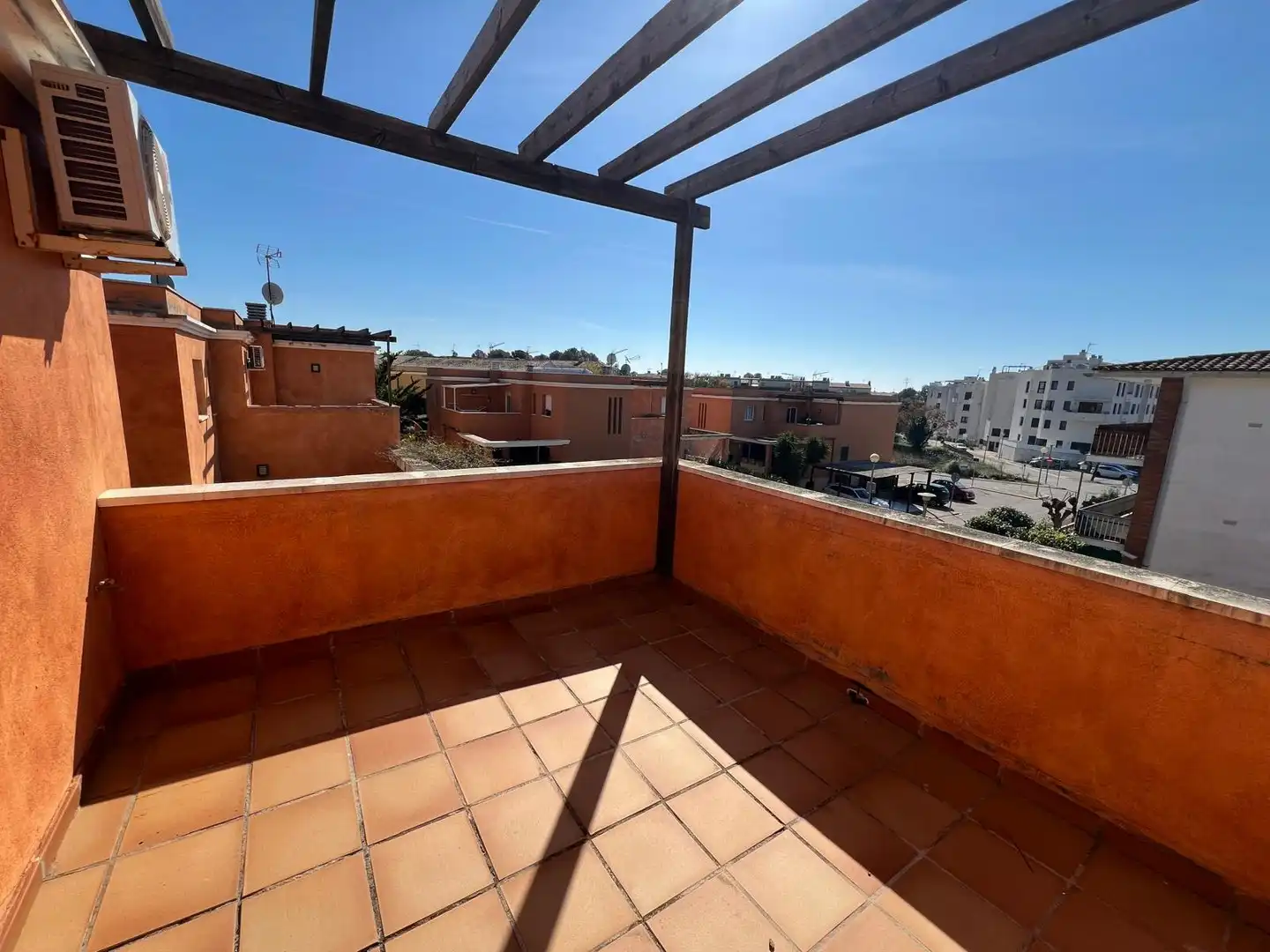 Terrasse von Einfamilien-Reihenhaus zum Verkauf in El Vendrell mit Klimaanlage, Heizung und Terrasse
