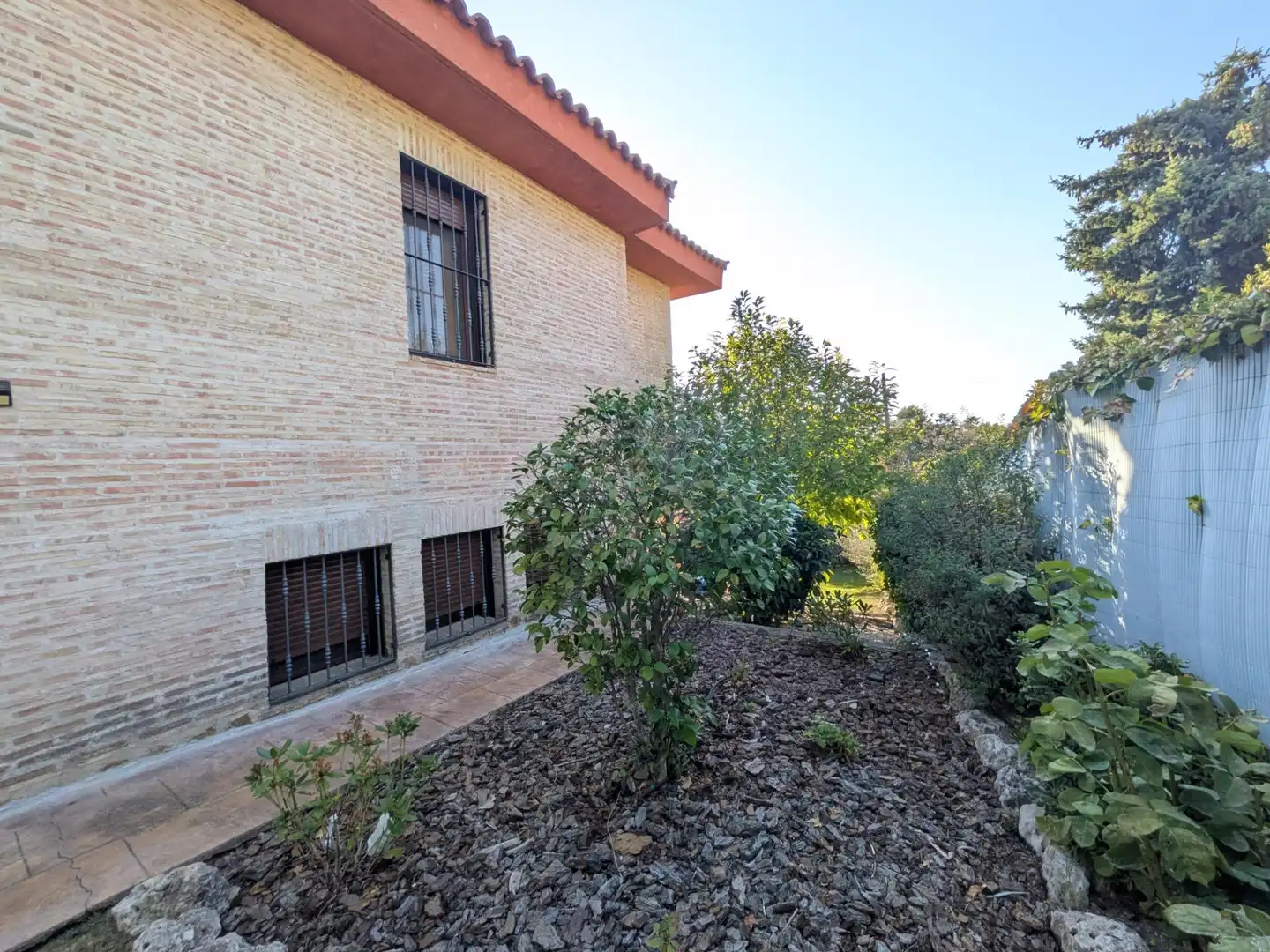 Vista exterior de Casa o xalet en venda en Valdeaveruelo amb Aire condicionat, Calefacció i Jardí privat