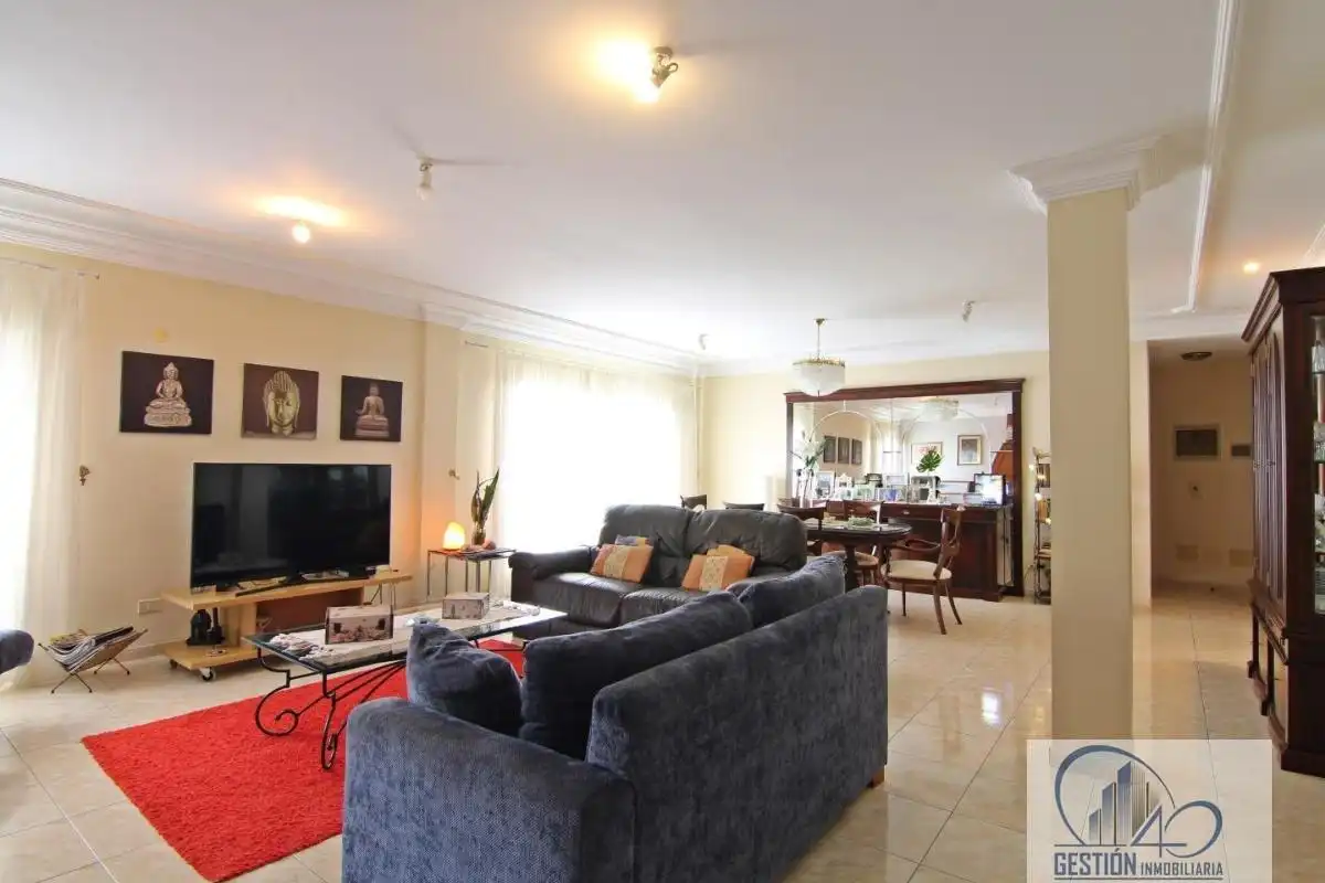 Sala de estar de Edificio en venta en La Orotava