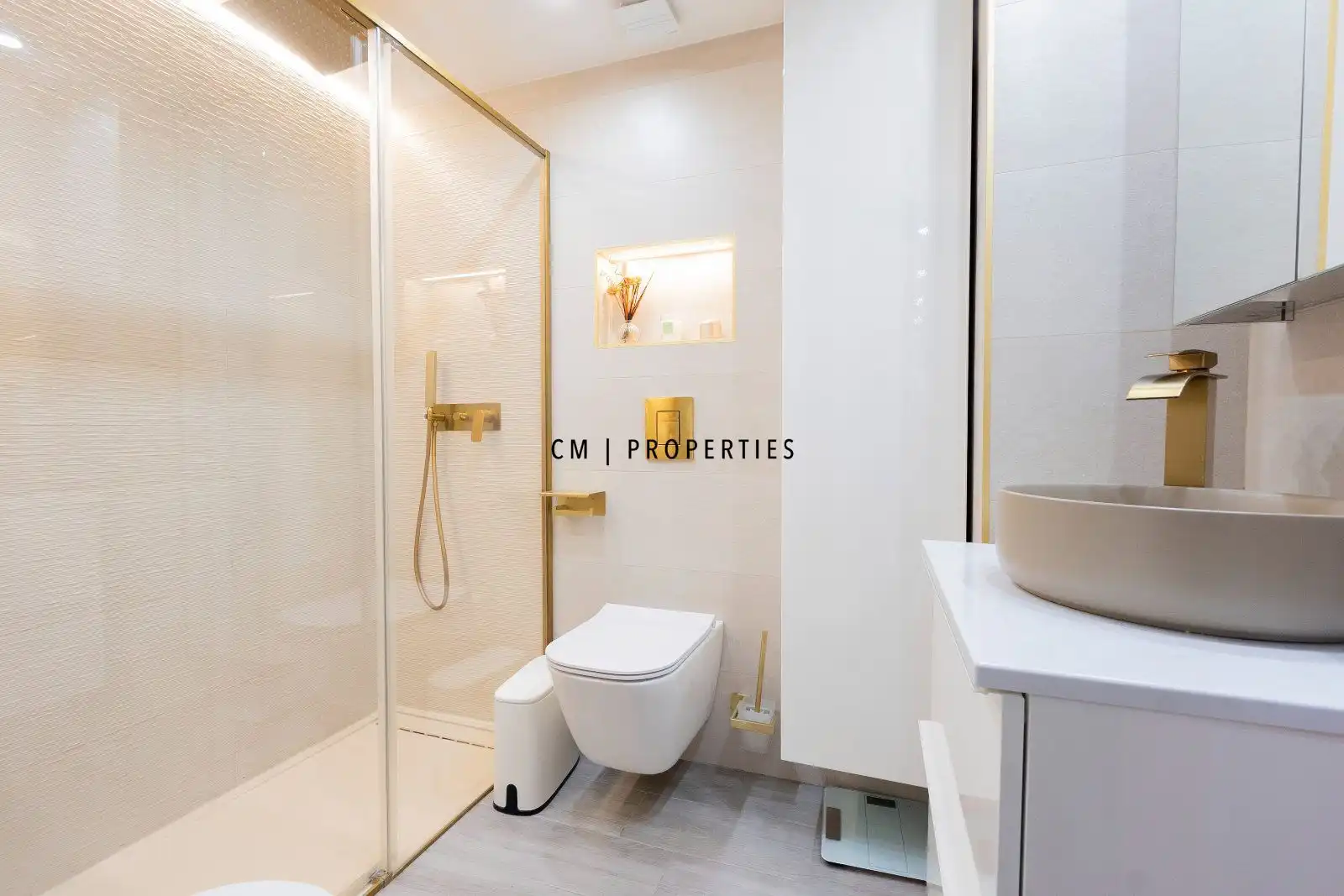 Bathroom of Flat for sale in Valencia  with Air Conditioner, Heating and Terrace