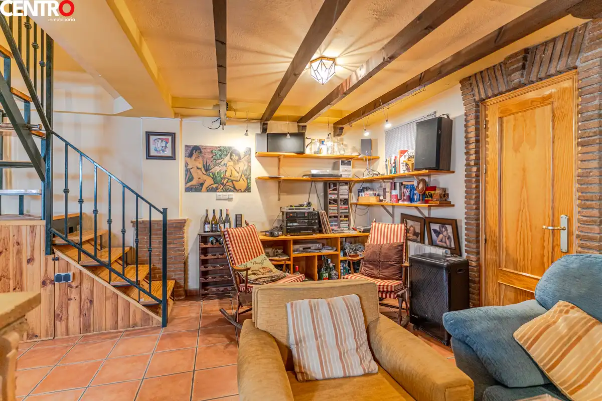 Sala de estar de Casa o chalet en venta en La Zubia con Aire acondicionado, Calefacción y Jardín privado