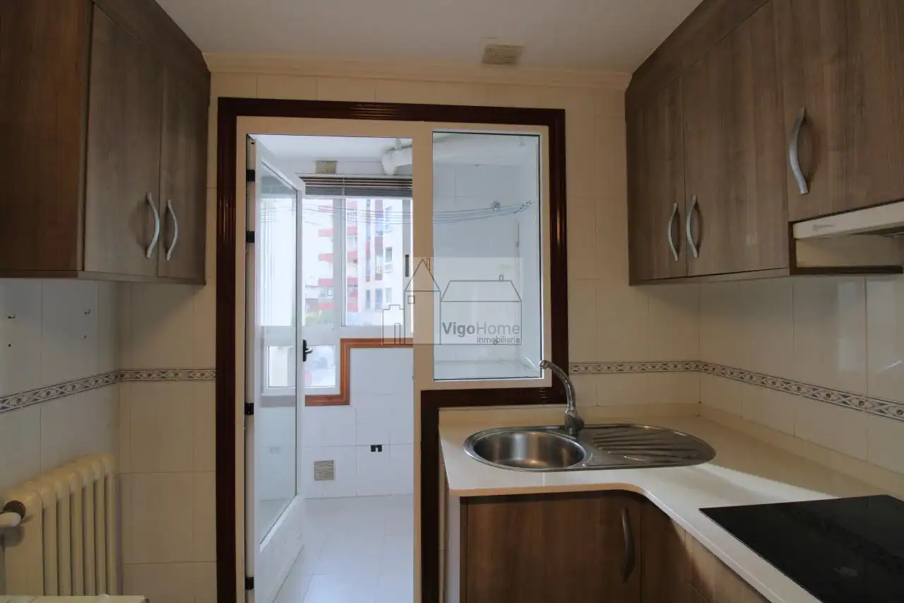 Kitchen of Flat for rent in Vigo   with Heating, Parquet flooring and Storage room