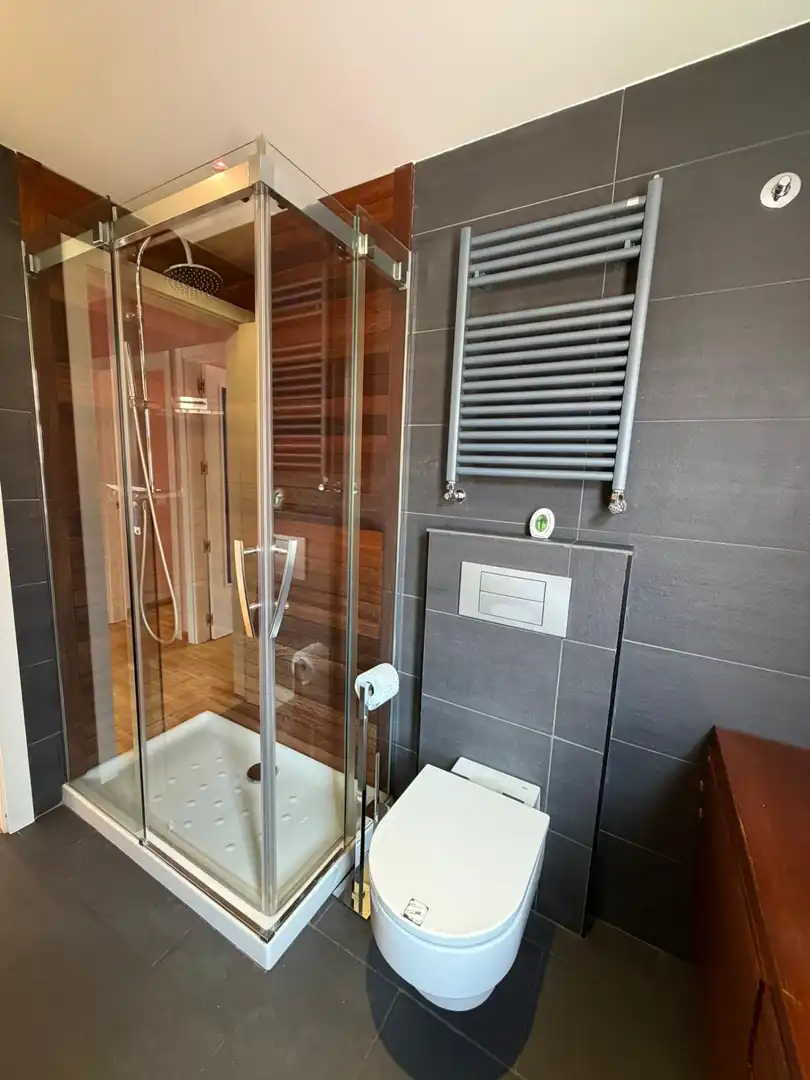 Baño de Piso de alquiler en Madrid con Aire acondicionado, Calefacción y Parquet
