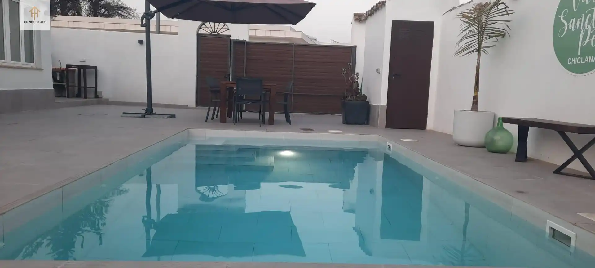 Piscina de Casa o chalet de alquiler en Chiclana de la Frontera con Aire acondicionado, Trastero y Piscina