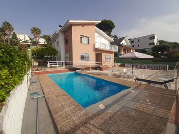 Casa amb balcó en venda a Canyet - Pomar