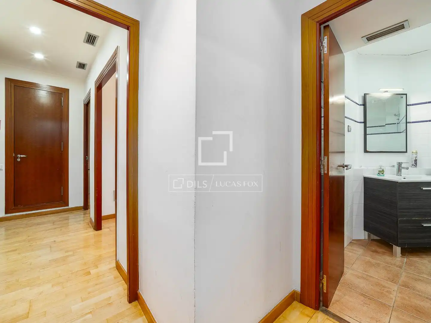 Wohnung zum Verkauf in Barcelona mit Klimaanlage und Heizung
