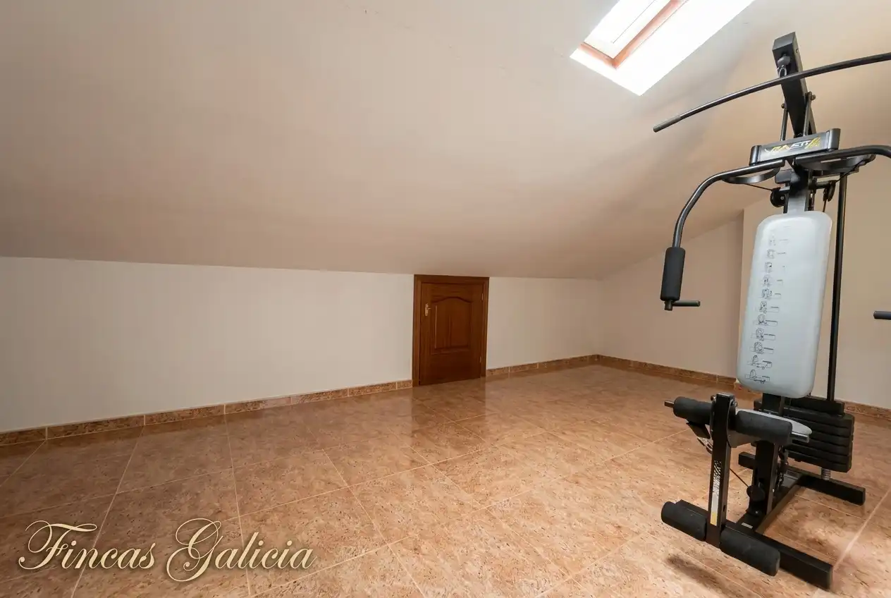 Casa adosada en venta en Verín con Calefacción, Jardín privado y Terraza