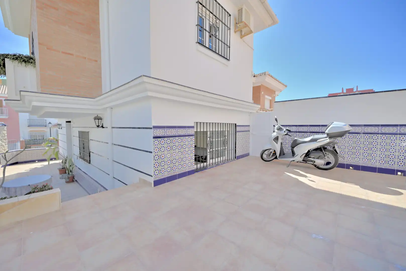 Exterior view of Houses for sale in Fuengirola  with Air Conditioner, Heating and Private garden