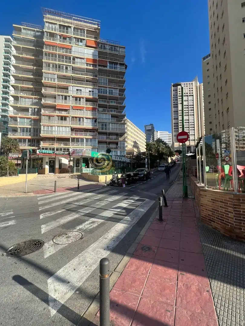 Vista exterior de Local en venta en Finestrat