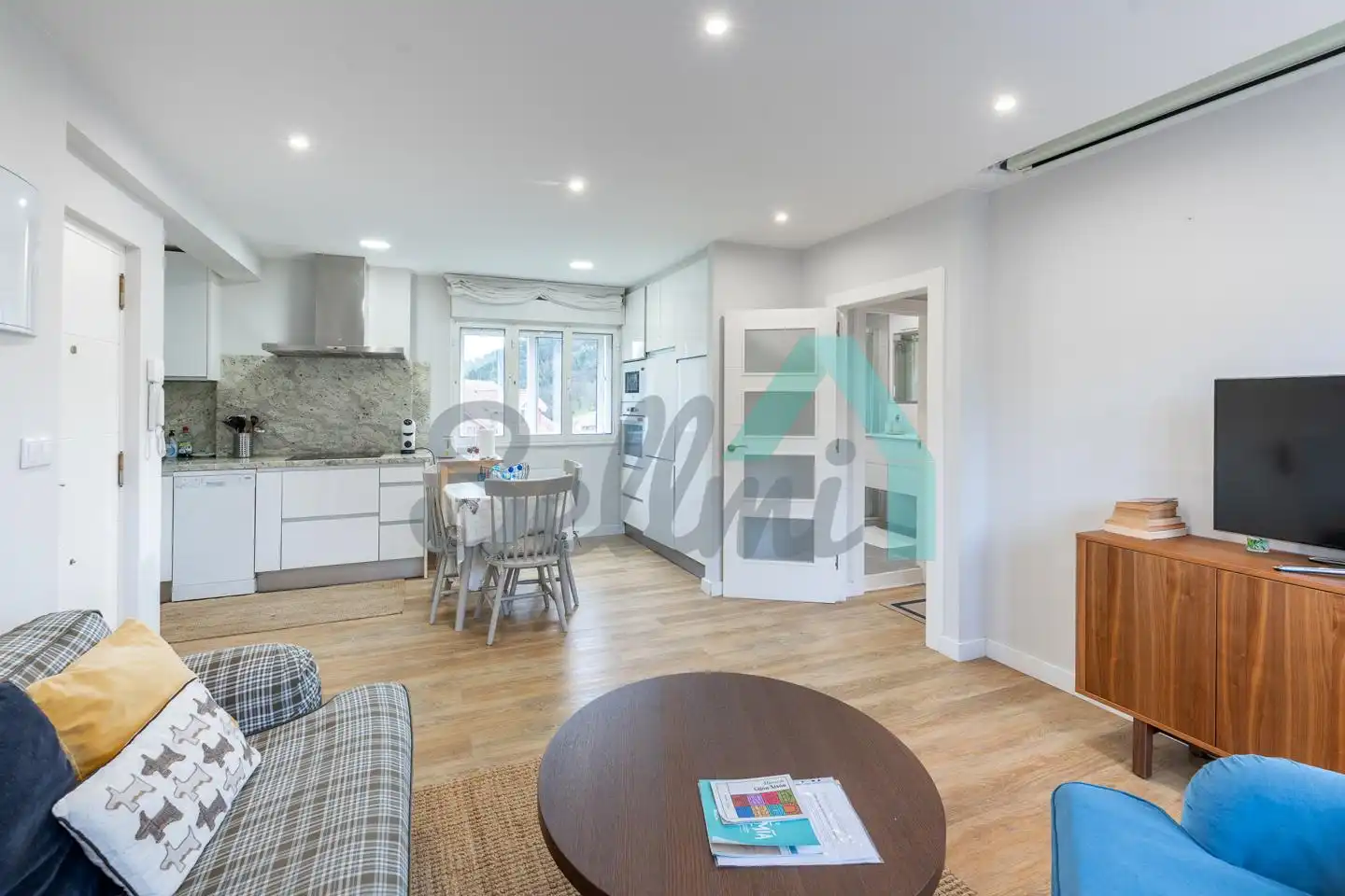 Sala de estar de Piso en venta en Carreño con Calefacción, Terraza y Amueblado