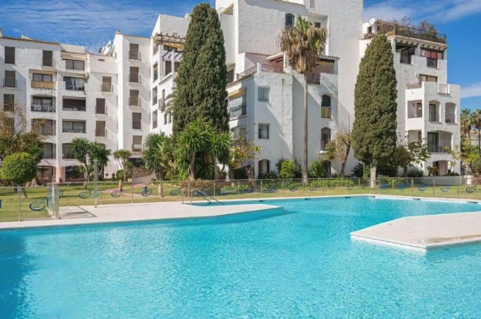 Piscina de Apartamento en venta en Marbella con Aire acondicionado, Terraza y Trastero