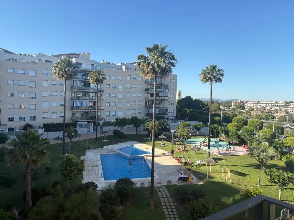 Piscina de Pis de lloguer en Paterna amb Aire condicionat, Calefacció i Terrassa