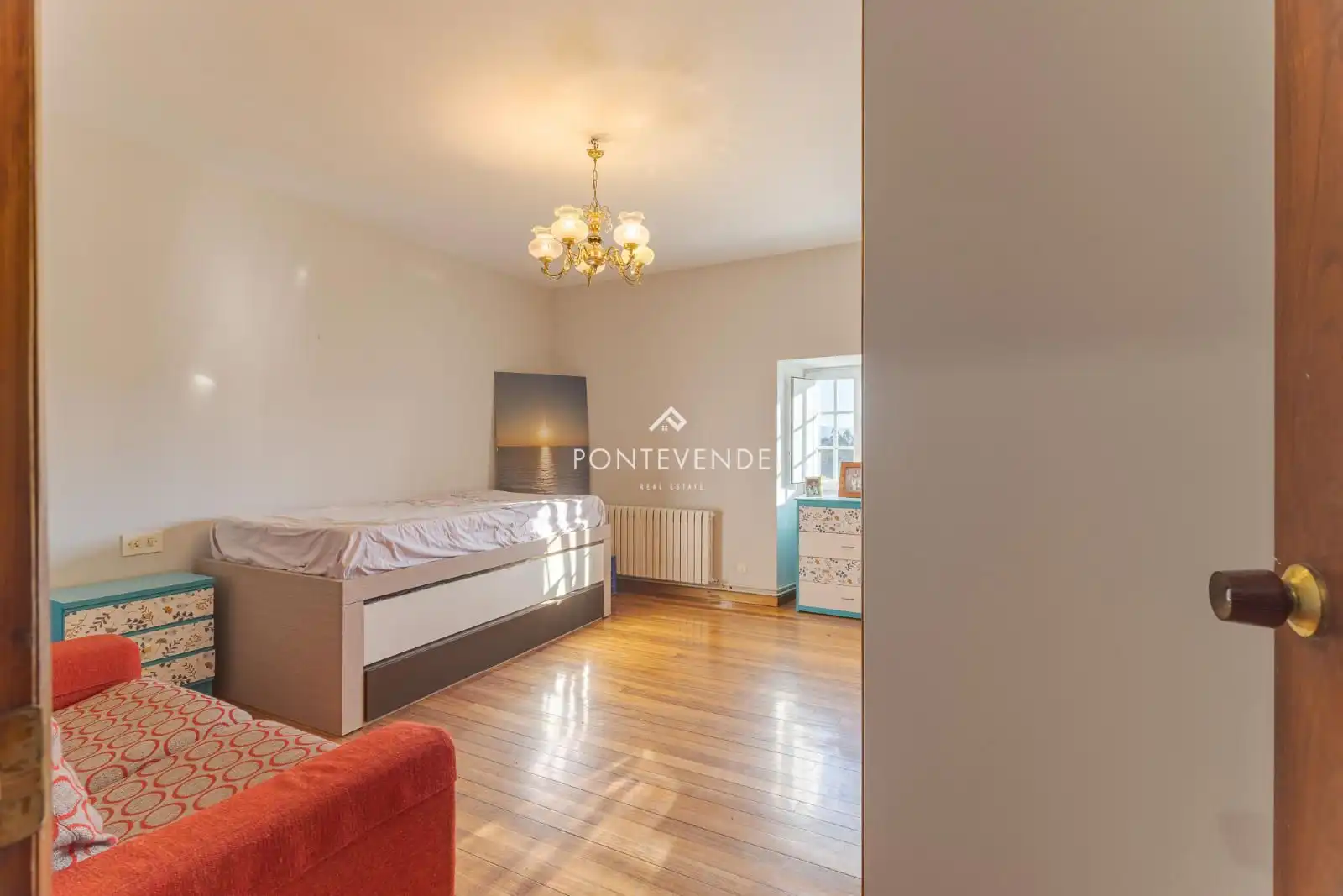 Bedroom of Houses for sale in Vilanova de Arousa  with Heating, Terrace and Swimming Pool