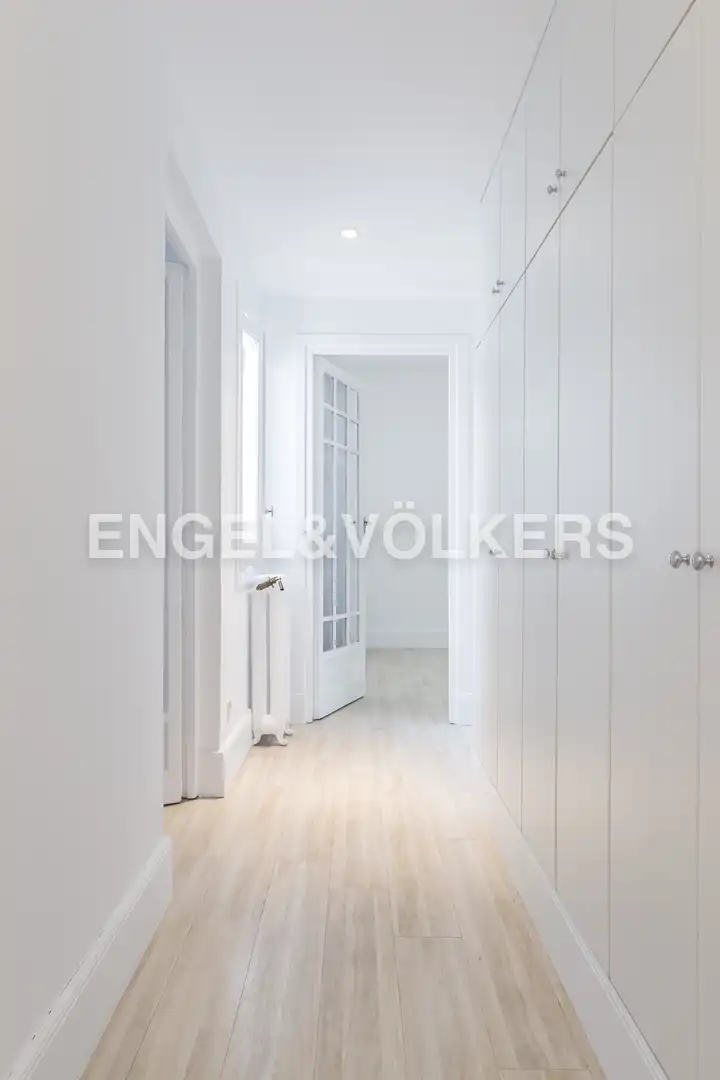 Attic for rent in Madrid  with Air Conditioner, Heating and Parquet flooring