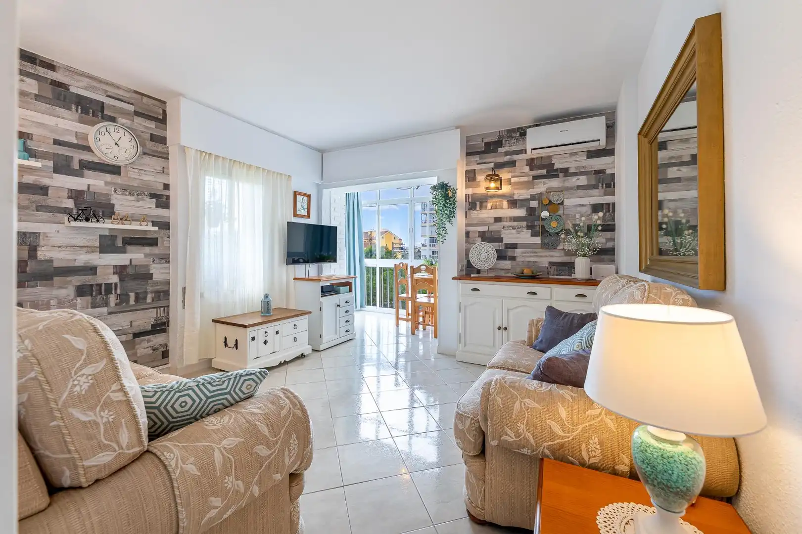Wohnzimmer von Wohnungen zur Miete in Benalmádena mit Klimaanlage, Heizung und Privatgarten