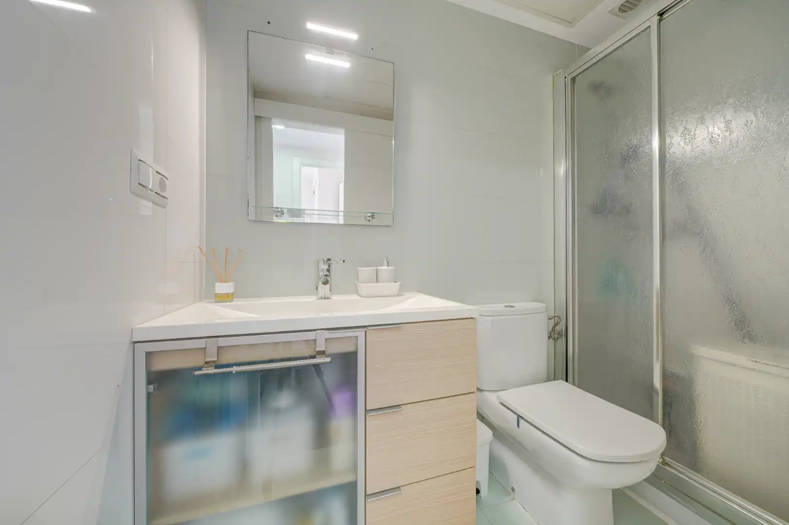 Badezimmer von Dachboden zum Verkauf in La Pobla de Farnals mit Klimaanlage, Heizung und Terrasse