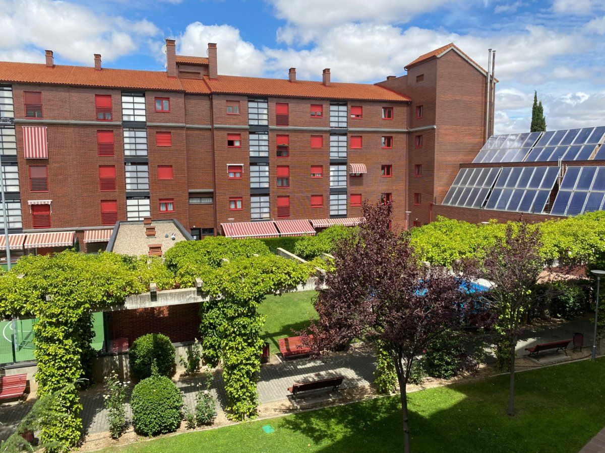 Vista exterior de Piso de alquiler en Valladolid Capital con Calefacción, Trastero y Balcón