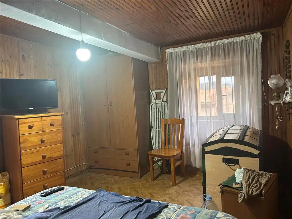 Dormitori de Casa o xalet en venda en Val de San Vicente  amb Jardí privat i Moblat