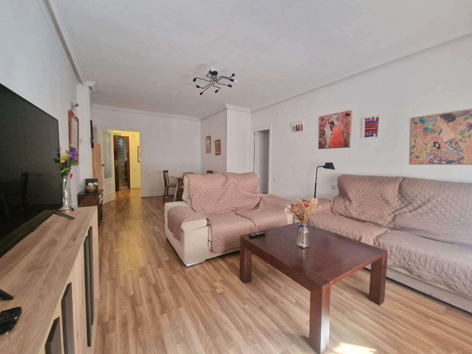 Living room of Flat to share in Plasencia  with Air Conditioner and Heating