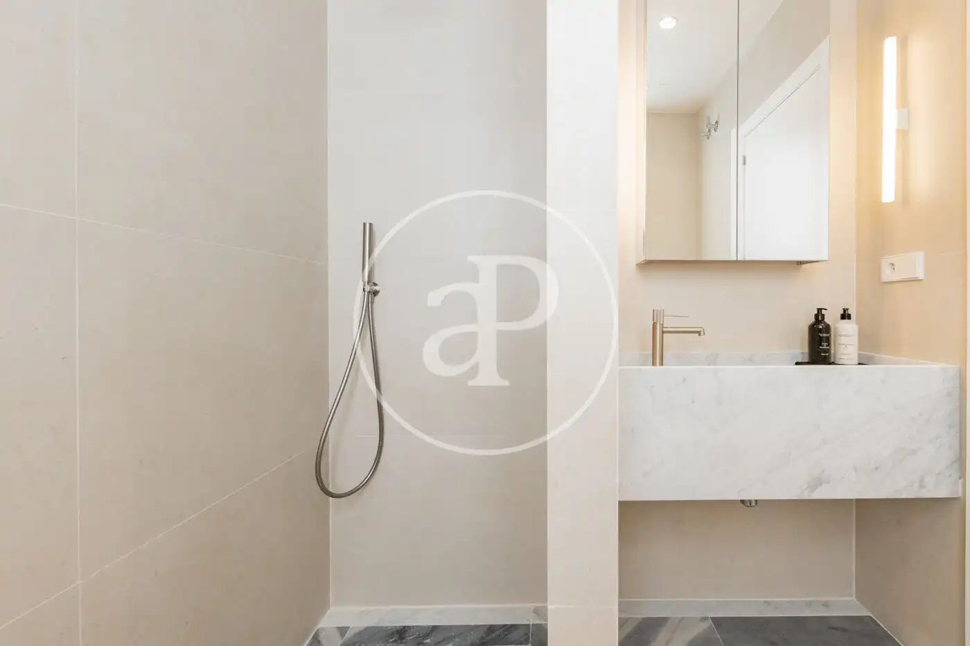 Baño de Piso en venta en Madrid con Aire acondicionado, Calefacción y Terraza