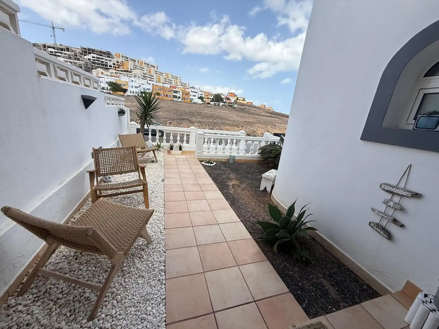 Terrasse von Einfamilien-Reihenhaus zum Verkauf in Antigua mit Klimaanlage, Terrasse und Möbliert