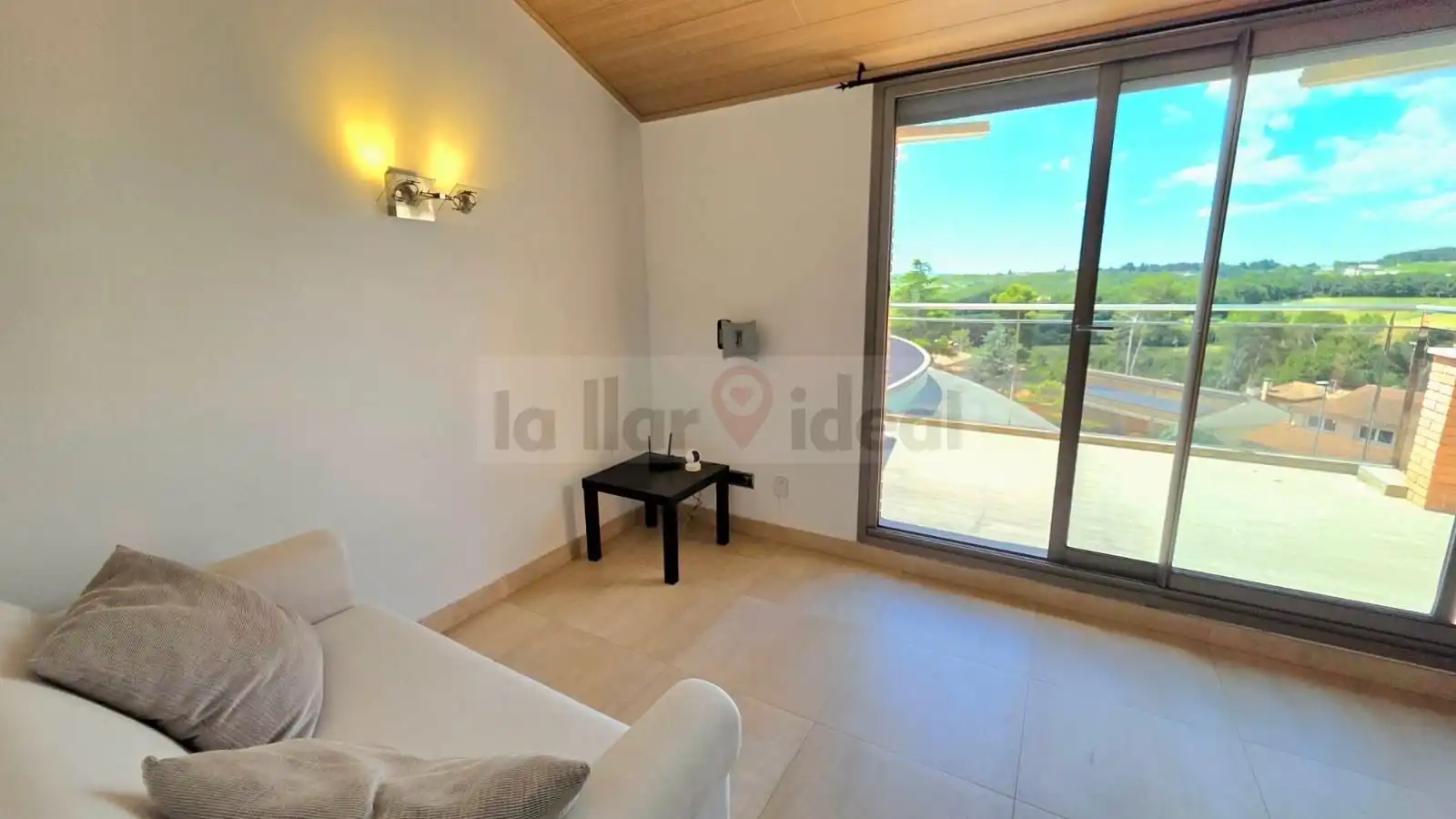 Living room of Flat for sale in Sant Esteve Sesrovires  with Air Conditioner, Heating and Terrace