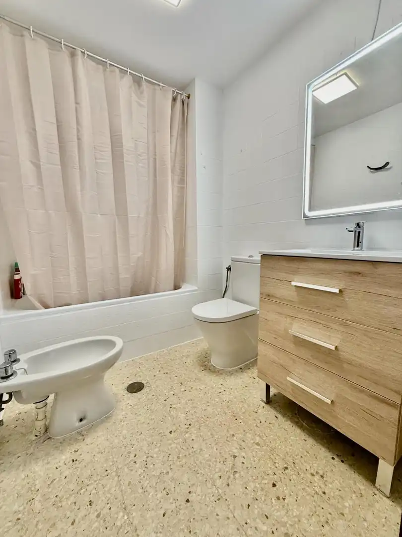 Badezimmer von Wohnung zum Verkauf in Benidorm mit Möbliert und Gemeinschaftspool
