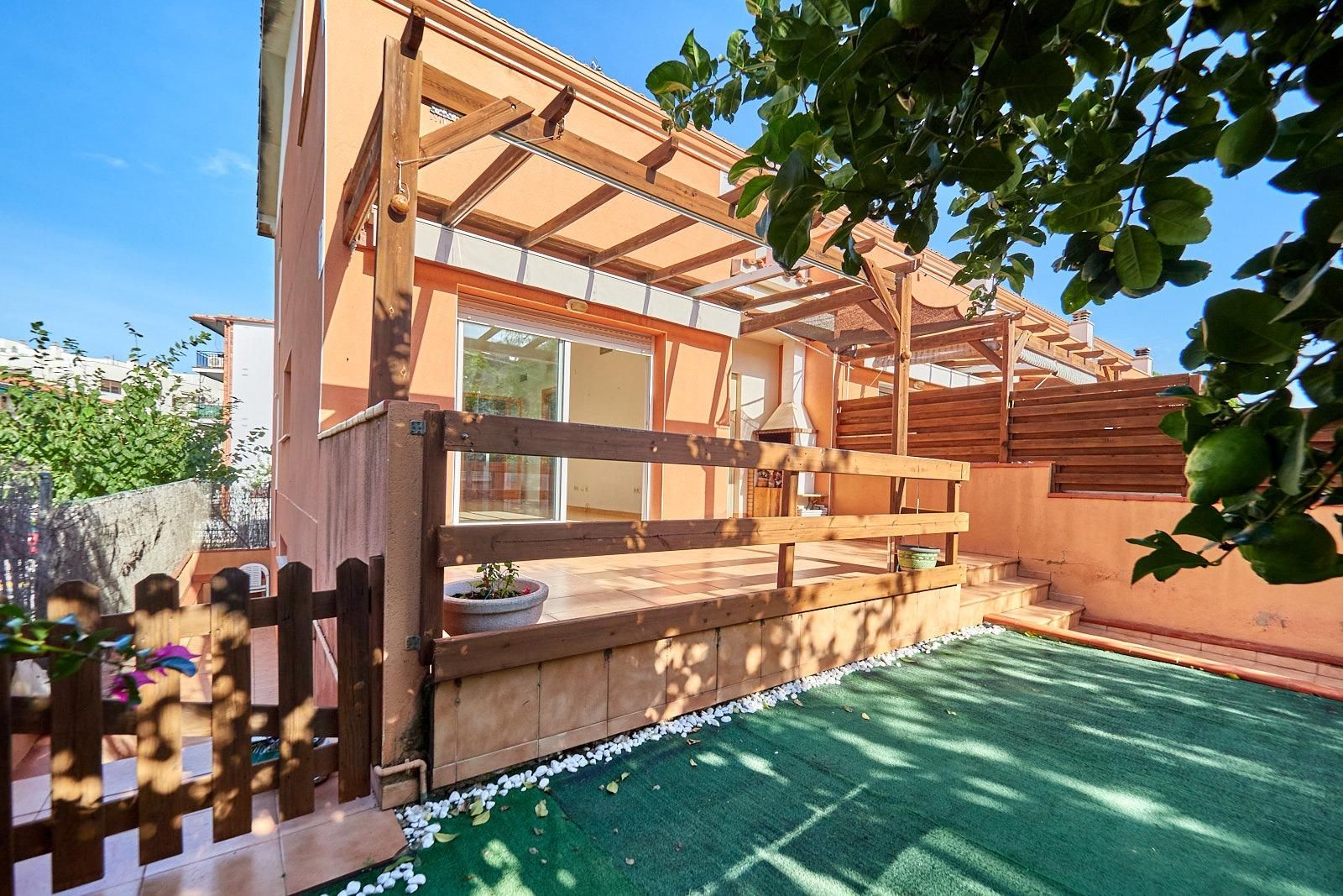 Terrassa de Casa adosada en venda en El Vendrell amb Calefacció, Jardí privat i Terrassa