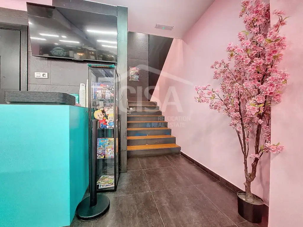 Locale commerciale in affitto a Carrer Isabelle Sandy, 2-4 2-4, imagen 4