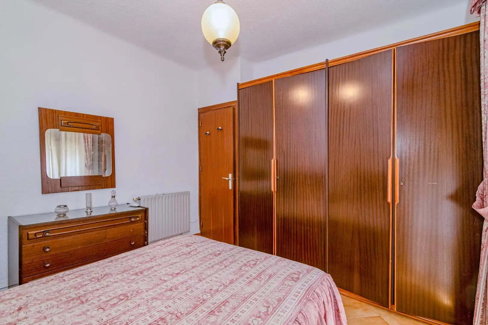 Habitación de Casa o chalet en venta en Granada con Aire acondicionado, Calefacción y Jardín privado