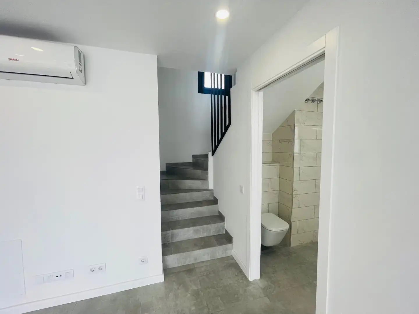 Maisonette zum Verkauf in Roses mit Klimaanlage, Heizung und Terrasse