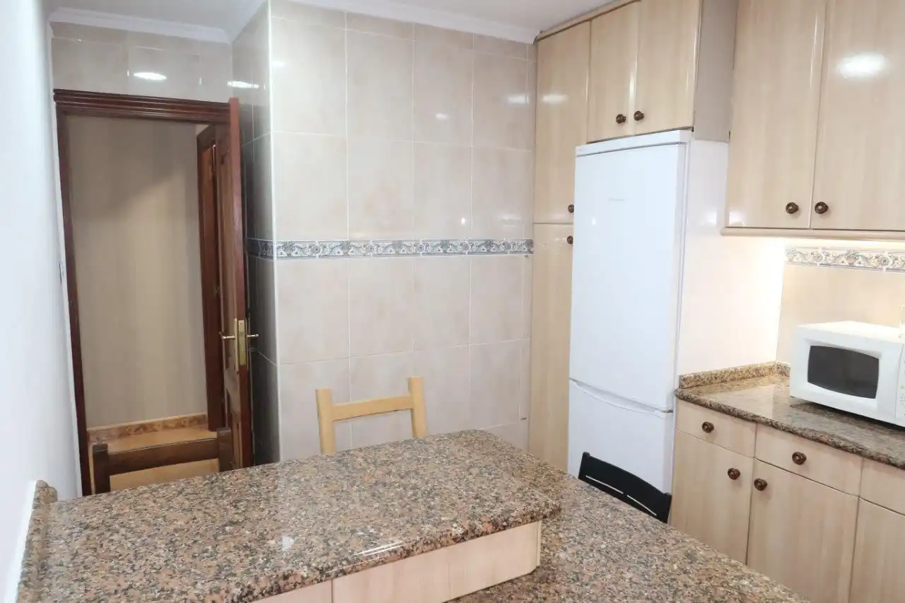 Küche von Wohnung zur Miete in A Coruña Capital  mit Heizung und Möbliert