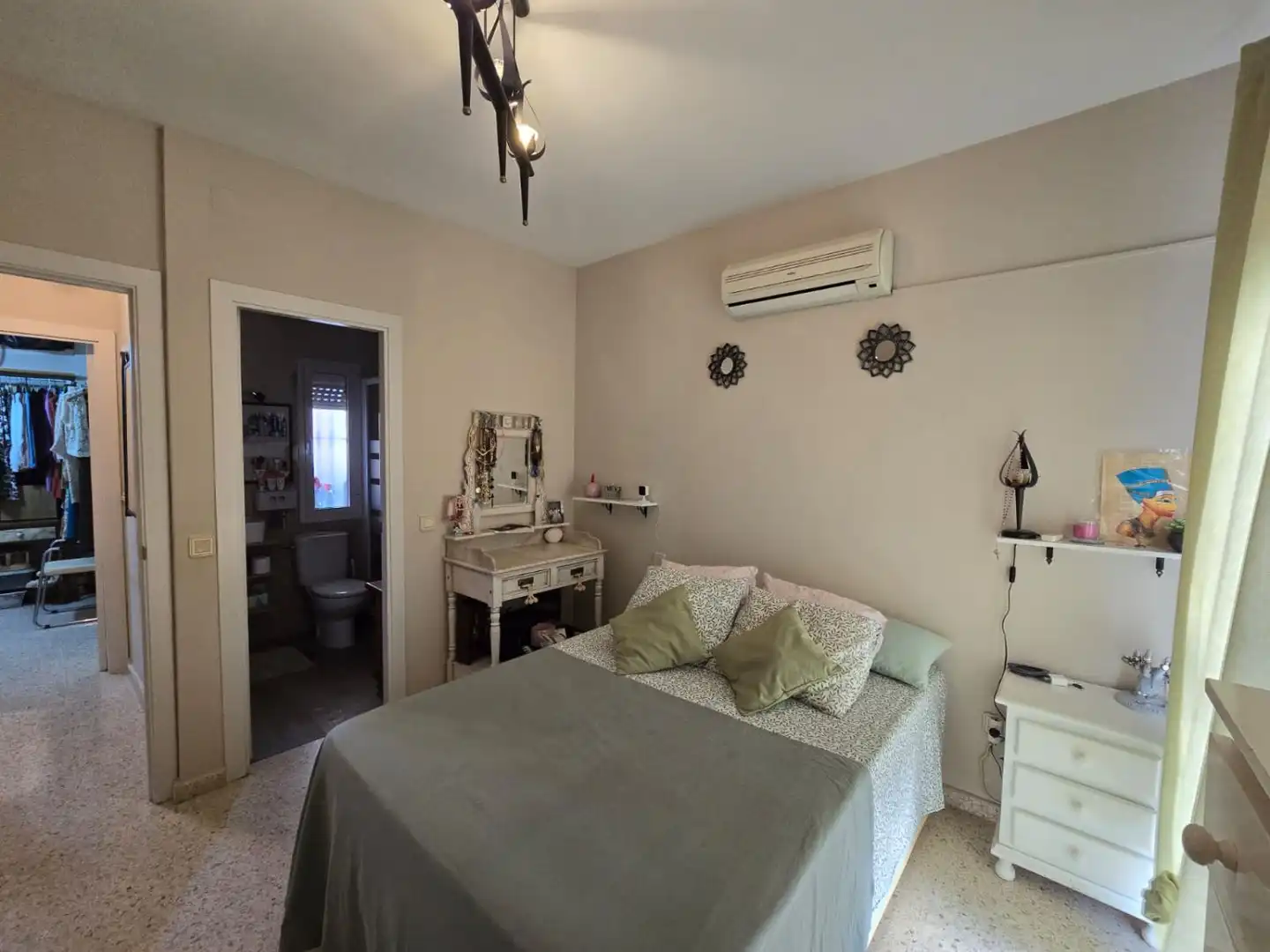 Dormitori de Casa o xalet en venda en Alcalá de Guadaira amb Terrassa i Traster