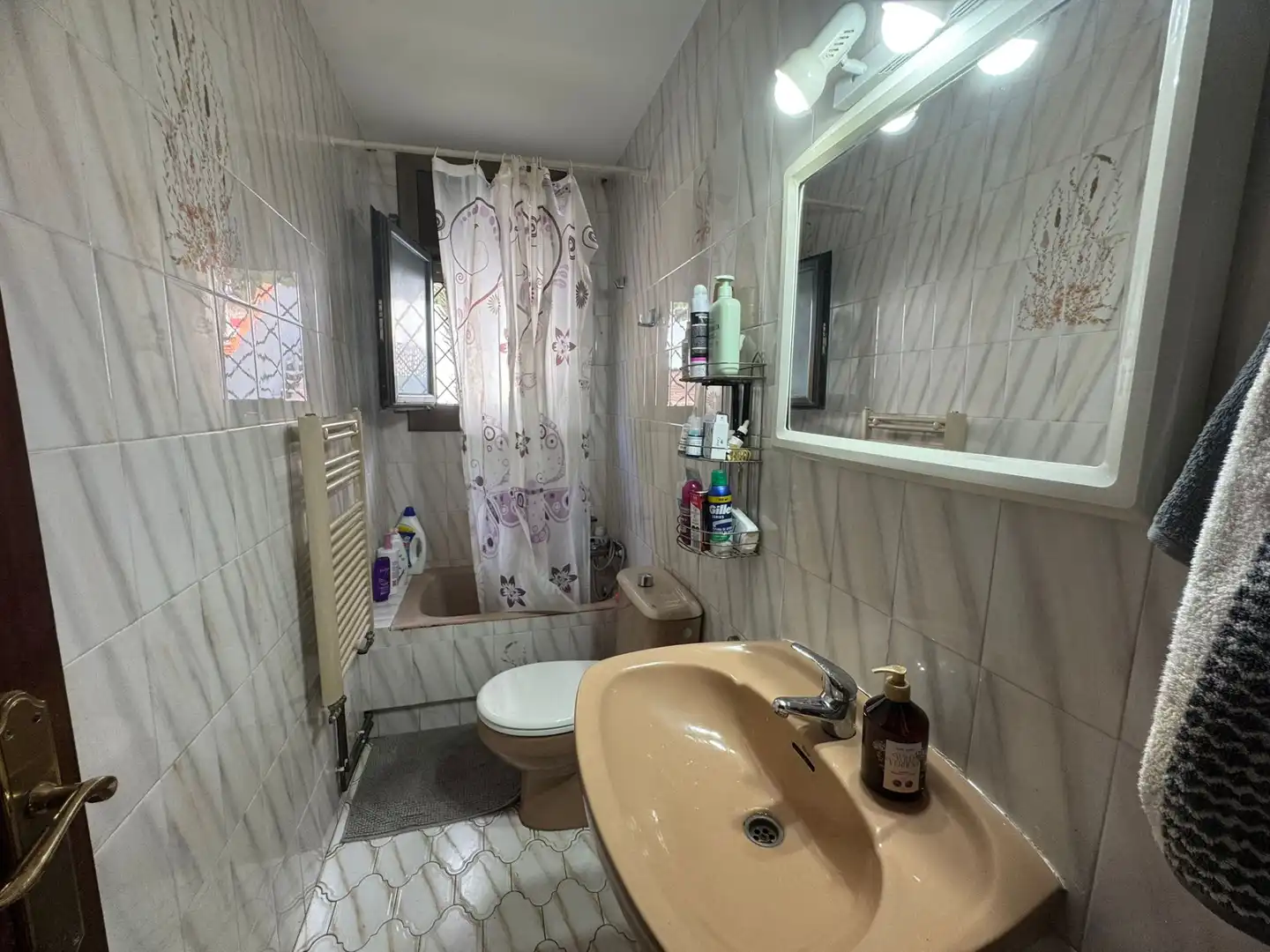 Baño de Casa adosada de alquiler en Calafell con Calefacción, Terraza y Amueblado