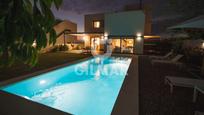 Piscina de Casa o xalet en venda en Conil de la Frontera amb Aire condicionat, Calefacció i Jardí privat