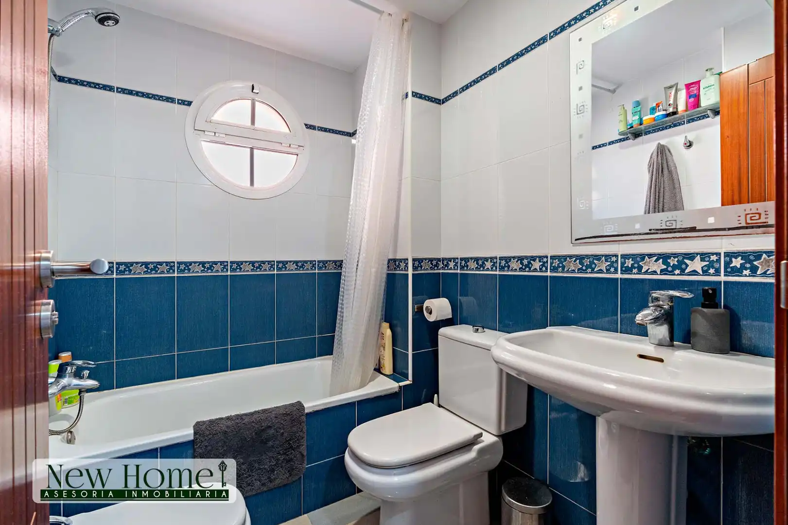 Bathroom of Flat for sale in Roquetas de Mar  with Terrace, Swimming Pool and Furnished