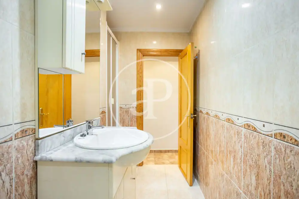 Baño de Piso en venta en Torrent con Aire acondicionado, Calefacción y Amueblado