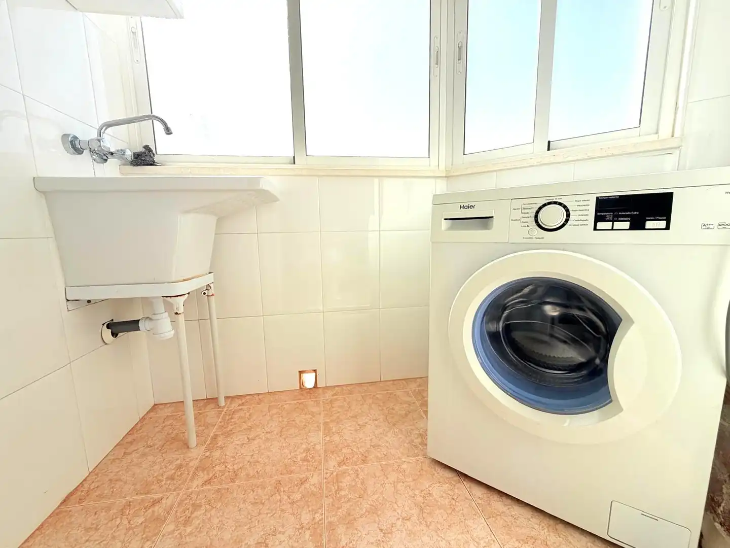 Flat with terrace to rent in Calle Milán, imagen 21