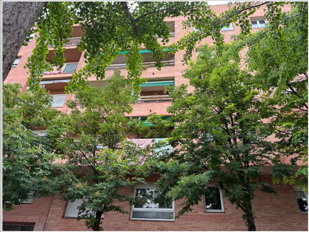 Vista exterior de Pis en venda en Girona Capital amb Balcó