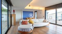 Living room of House or chalet for sale in Vilanova i la Geltrú  with Air Conditioner, Heating and Private garden