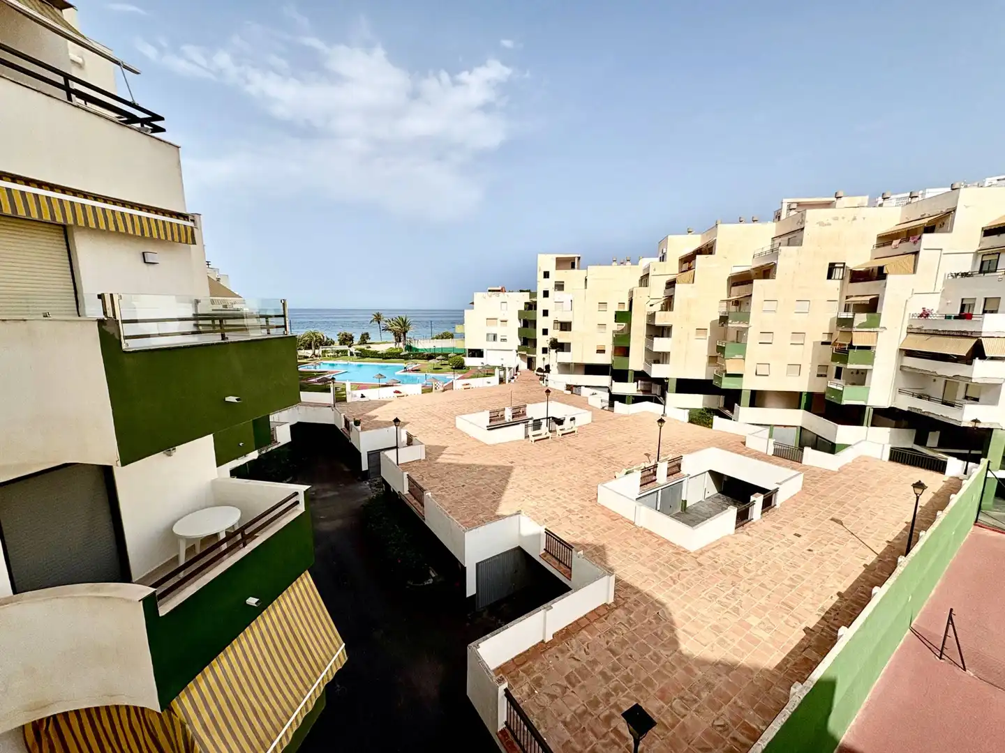 Vista exterior de Apartament en venda en Salobreña amb Jardí privat, Terrassa i Moblat