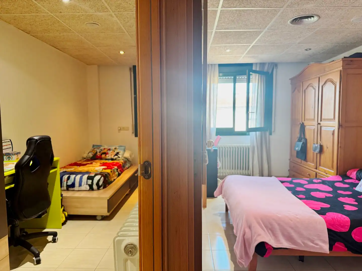 Schlafzimmer von Wohnung zum Verkauf in Girona mit Klimaanlage, Heizung und Balkon