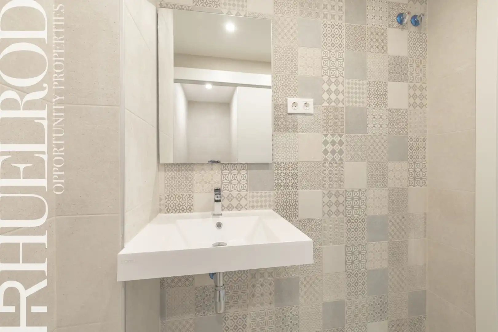 Badezimmer von Maisonette zum Verkauf in Badalona mit Klimaanlage, Heizung und Parkett