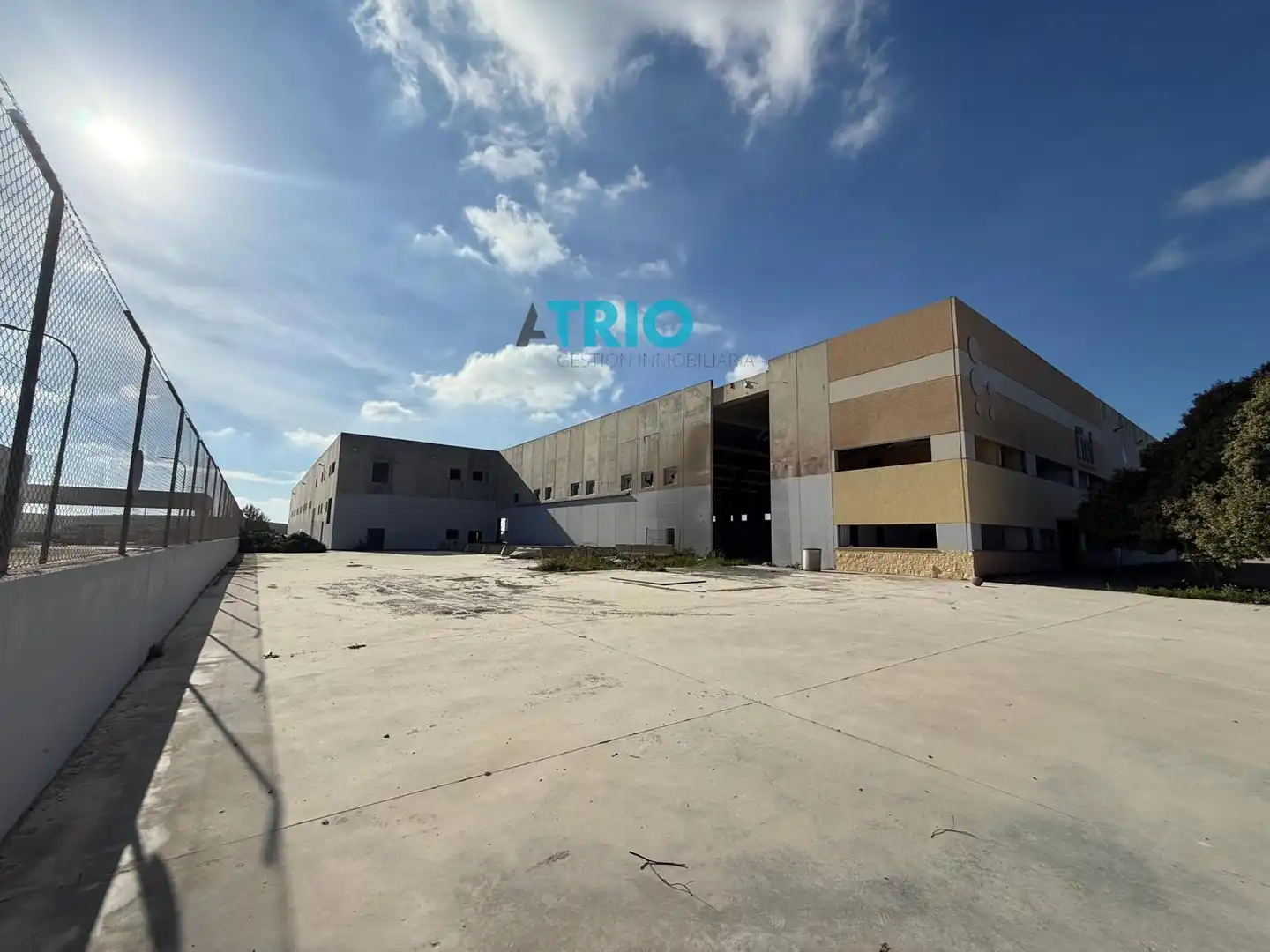 Vista exterior de Nave industrial en venta en Bunyola