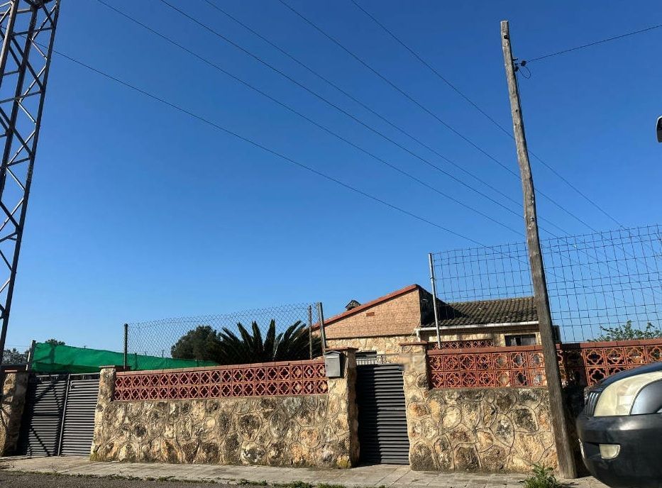 Vista exterior de Casa o xalet en venda en Santa Oliva amb Jardí privat i Piscina