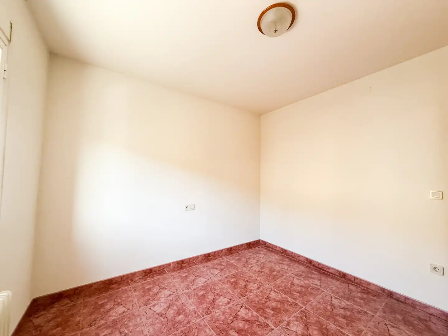 Einfamilien-Reihenhaus zum Verkauf in Baza mit Klimaanlage, Heizung und Terrasse