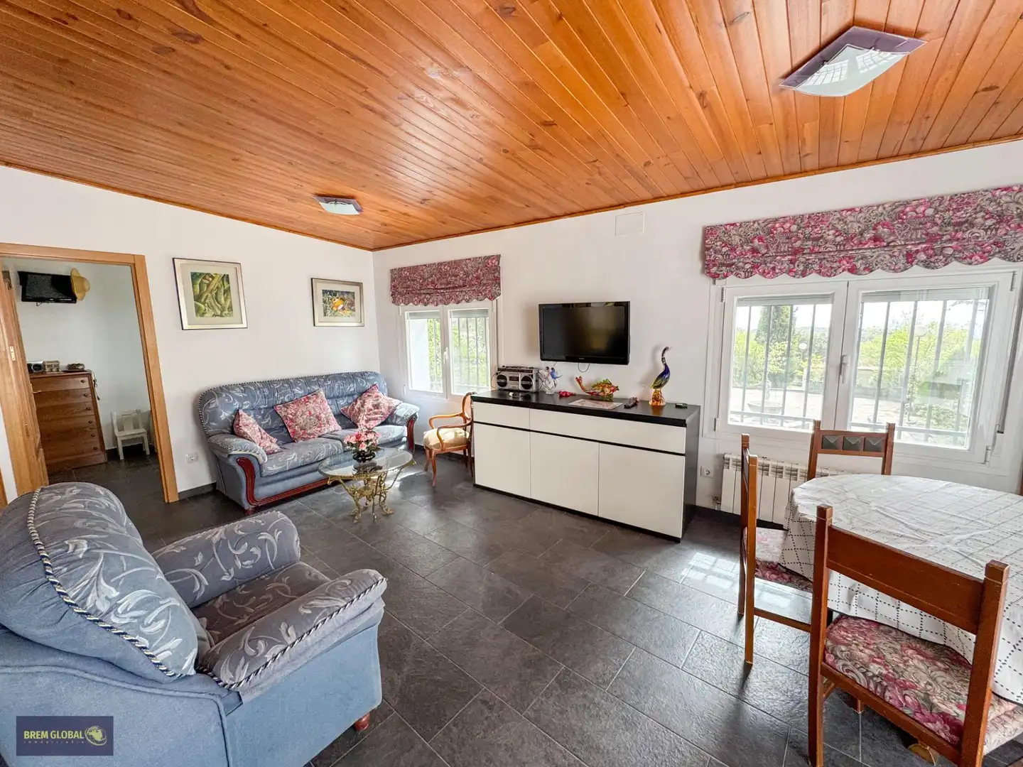 Sala de estar de Casa o chalet en venta en La Cabrera con Aire acondicionado, Calefacción y Jardín privado
